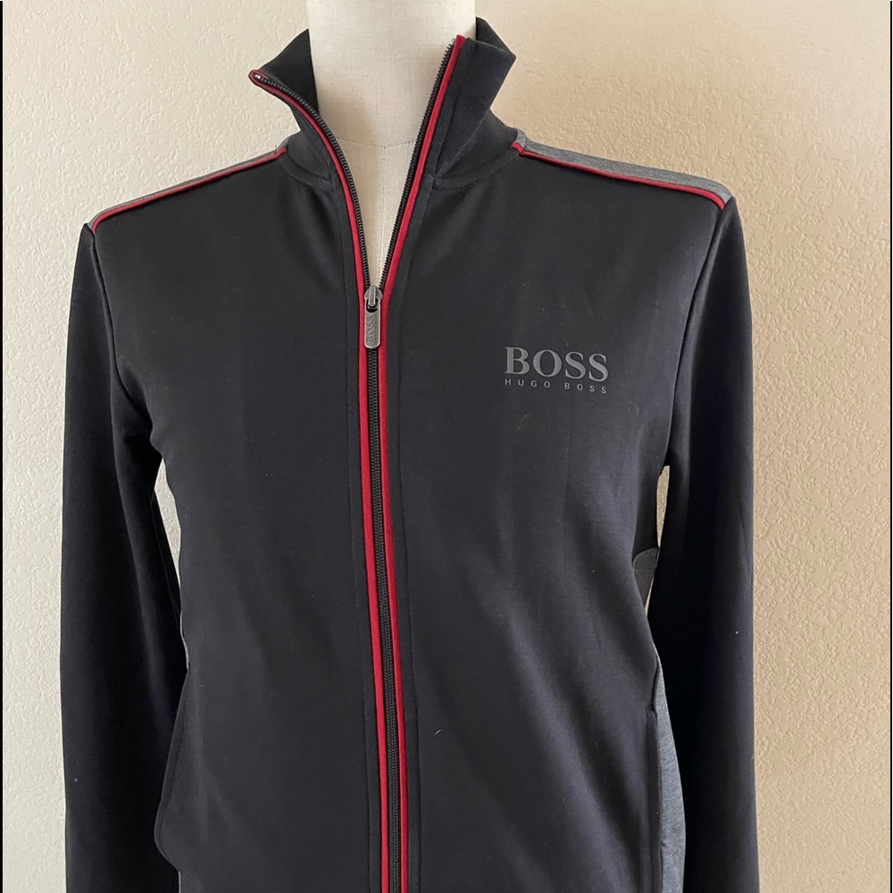 BEAUTIFUL HUGO BOSS MENS TECH JACKET SM